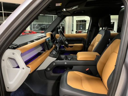 2023 Land Rover Defender - thumbnail 17