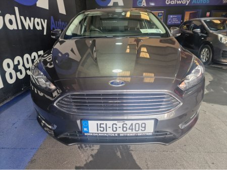 2015 Ford Focus - view 3