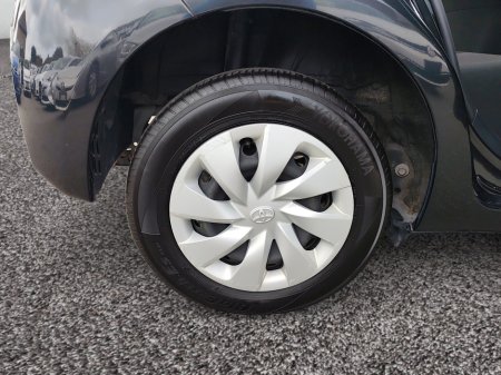 2019 Toyota Vitz - thumbnail 19