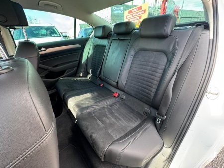 2016 Volkswagen Passat - thumbnail 17