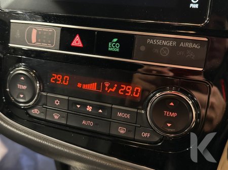 2019 Mitsubishi Outlander 2.4 AUTOMATIC HYBRID - ALLOY WHEELS - ELECTRIC SEATS - HEATED SEATS - HEATED STEERING WHEEL - HEATING / AC CONTROLS - REVERSE CAMERA - MULTI FUNCTION €21,950 thumbnail