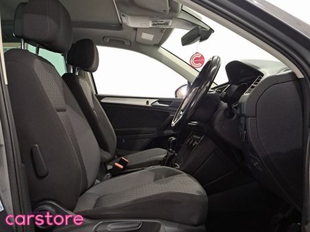 2017 Volkswagen Tiguan - thumbnail 12