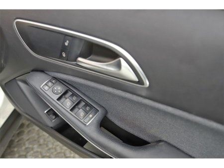 2017 Mercedes-Benz GLA Class GLA 180 *HALF LEATHER*REVERSE CAM*PARK SENSORS* €20,490 thumbnail