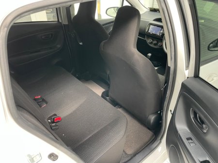 2017 Toyota Yaris - thumbnail 13