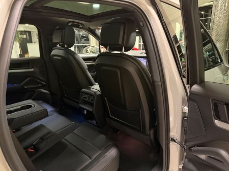 2025 Porsche Cayenne 3.0 V6 E-HYBRID=LOW MILES//HUGE SPEC//AS NEW=2 YEAR WARRANTY=TAILORED FINANCE PACKAGES AVAILABLE=TRADE IN'S WELCOME €114,995 thumbnail