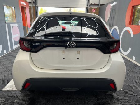 2021 Toyota Yaris - view 3