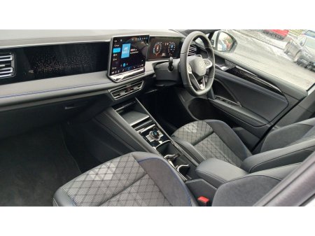 2025 Volkswagen Tiguan R-Line 2.0 TDI 150HP DSG *HEATED FRONT SEATS, REARVIEW CAMERA, CALL US TODAY* €55,995