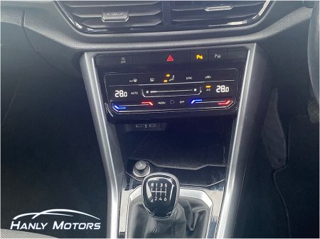 2023 Volkswagen T-Roc LIFE 2.0 TDI MANUAL 6SPEED FWD 116HP 5 €30,950 thumbnail