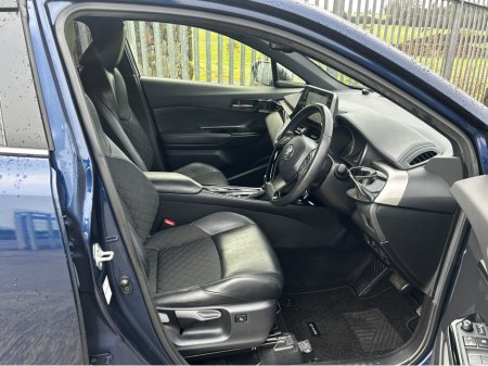 2020 Toyota C-HR Self Charging Hybrid 1.8 €24,995 thumbnail