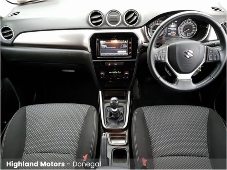 2023 Suzuki Vitara - view 2