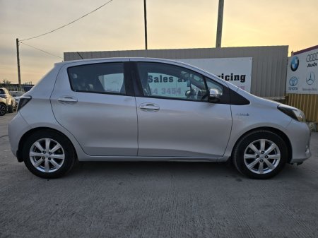 2013 Toyota Yaris - thumbnail 5