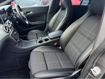 2016 Mercedes-Benz CL Class 180 DBA-117942 5DR AUTO €17,950 thumbnail