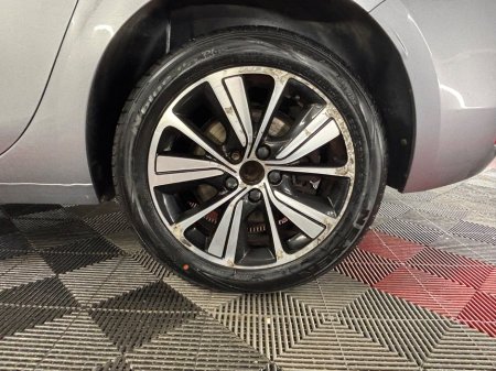 2019 Citroen C4 Picasso BlueHDi 120 S&S Feel Exclusive Exclusive €18,950 thumbnail