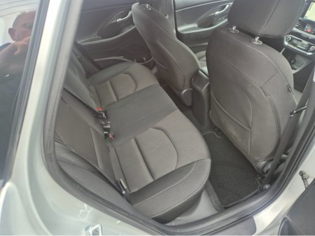 2017 Hyundai i30 SE NAV BLUE DRIVE 110 5DR 110PS €11,750 thumbnail