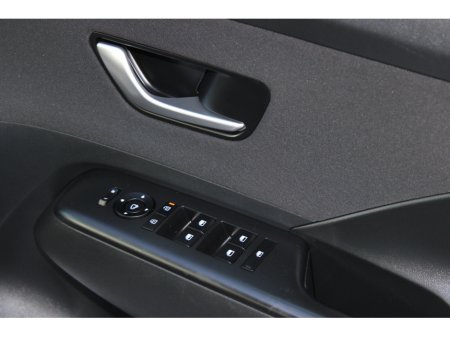 2024 Hyundai Kona 1.6 HYBRID Elegance Auto €32,950 thumbnail