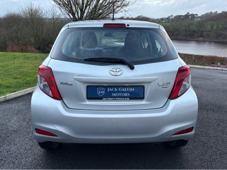 2014 Toyota Yaris - thumbnail 16