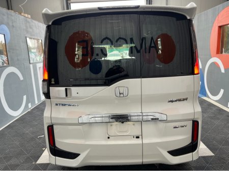 2020 Honda Stepwagon - thumbnail 3