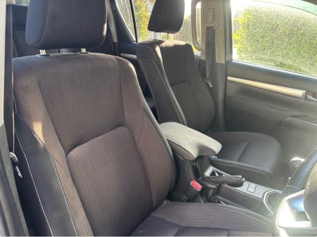 2018 Toyota Hilux - thumbnail 16