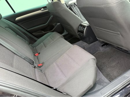 2017 Volkswagen Passat - thumbnail 8