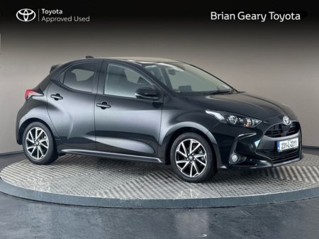 2023 Toyota Yaris Hybrid LunaSport