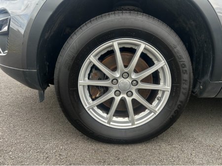 2016 Land Rover Discovery Sport - view 4