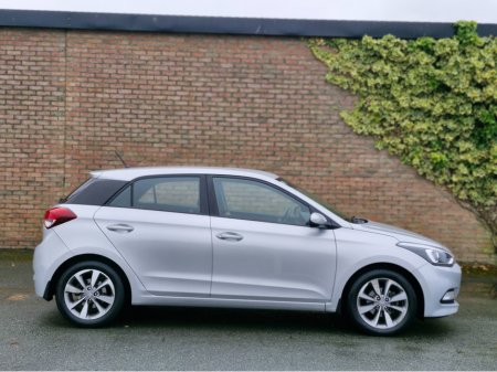 2018 Hyundai i20 DELUXE Finance Available €9,994 thumbnail