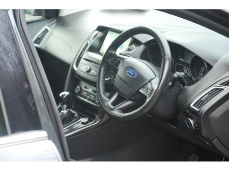 2016 Ford Focus - thumbnail 12