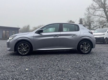 2022 Peugeot 208 - thumbnail 4