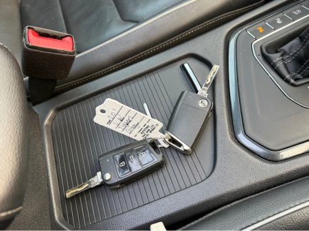 2020 Volkswagen Tiguan R-LINE 2.0 TDI D7F 150HP 5DR AUTO €31,950 thumbnail