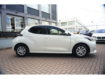 2020 Toyota Yaris - view 3