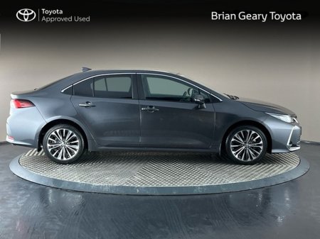 2025 Toyota Corolla LunaSport Hybrid €33,950