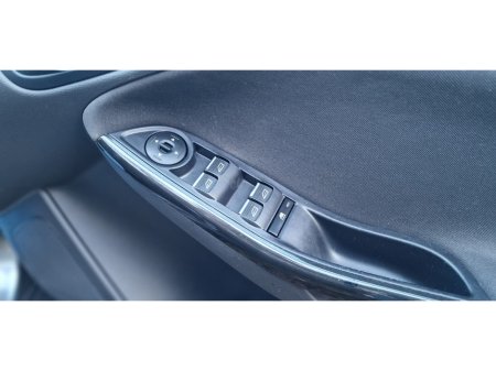 2016 Ford Focus - thumbnail 19