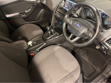 2016 Ford Focus - thumbnail 9