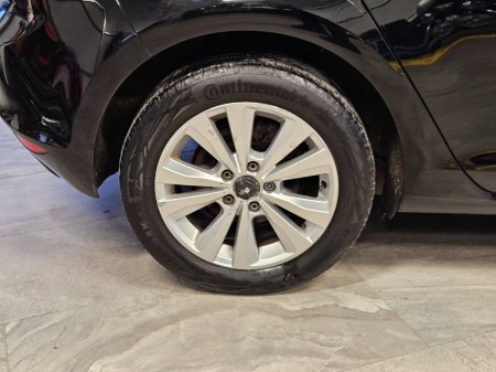 2015 Volkswagen Golf 1.6 TDI DSG 5DR 110HP Comfortline thumbnail