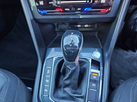 2021 Volkswagen Tiguan Elegance 2.0tdi D7F 150HP 5DR Auto €33,990 thumbnail