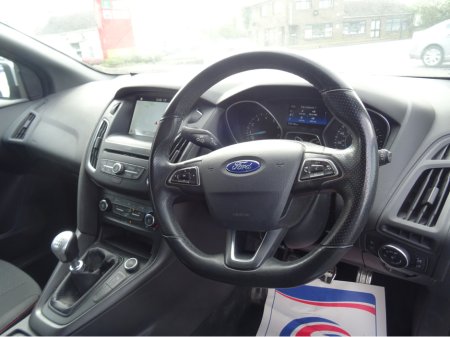 2018 Ford Focus - thumbnail 14