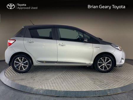 2020 Toyota Yaris - thumbnail 3