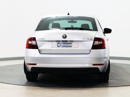 2020 Skoda Octavia - thumbnail 5