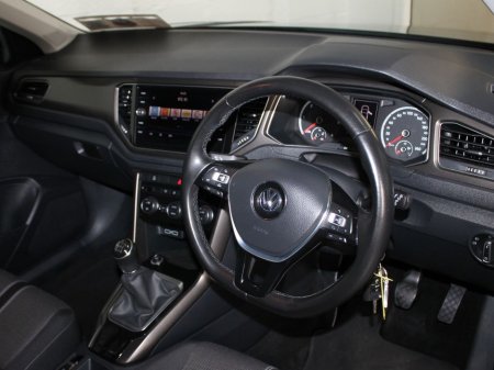 2019 Volkswagen T-Roc Design 1.6tdi M6f115hp 5DR €20,500 thumbnail