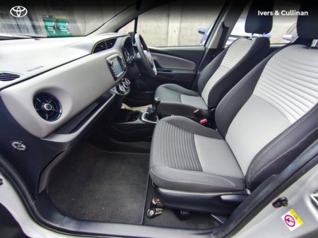 2017 Toyota Yaris - thumbnail 7