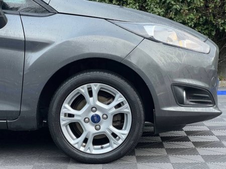 2016 Ford Fiesta - thumbnail 9