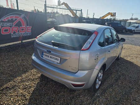 2011 Ford Focus - view 4