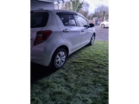 2015 Toyota Vitz - thumbnail 5