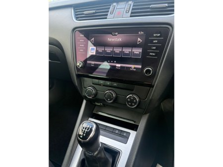2018 Skoda Octavia 1.6 TDI 11 115HP 4DR COMBI AMBITION €11,950 thumbnail