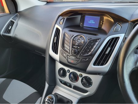 2012 Ford Focus - thumbnail 23