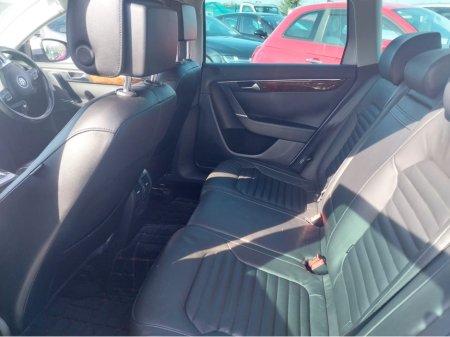 2011 Volkswagen Passat - thumbnail 10