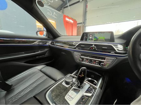 2016 BMW 7 Series 2016 BMW 740E IPERFORMANCE M-SPORT 2.0 AUTOMATIC / CRUISE CONTROL / 360° PARKING CAMERA / ELECTRIC MEMORY HEATED & MASSAGING SEATS / HEATED REAR SEATS / PANORAMIC SUNROOF / PADDLE SHIFTERS AND MORE thumbnail