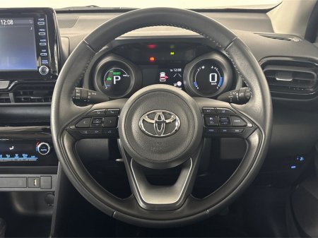 2023 Toyota Yaris CR LUNA**TOUCHSCREEN BLUETOOTH MEDIA**SEMI DIGITAL DASH**REVERSE CAMERA**PARKING SENSORS**MULTIFUNCTIONAL STEERING WHEEL**CRUISE CONTROL**KEYLESS START*8AUTO LIGHTS**AUTO WIPERS**ISOFIX** €26,795 thumbnail