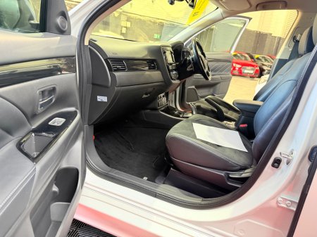 2016 Mitsubishi Outlander - thumbnail 18