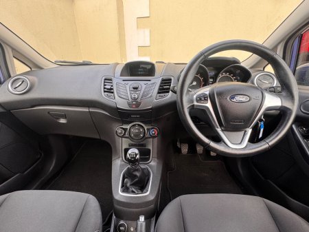 2014 Ford Fiesta - thumbnail 7